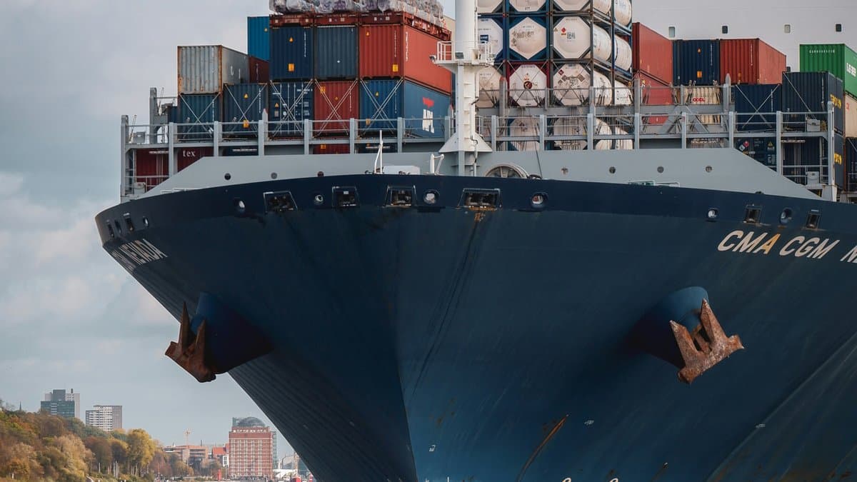 Colapso de una grua flotante en Sebastopol deja dos fallecidos y mas de veinte heridos